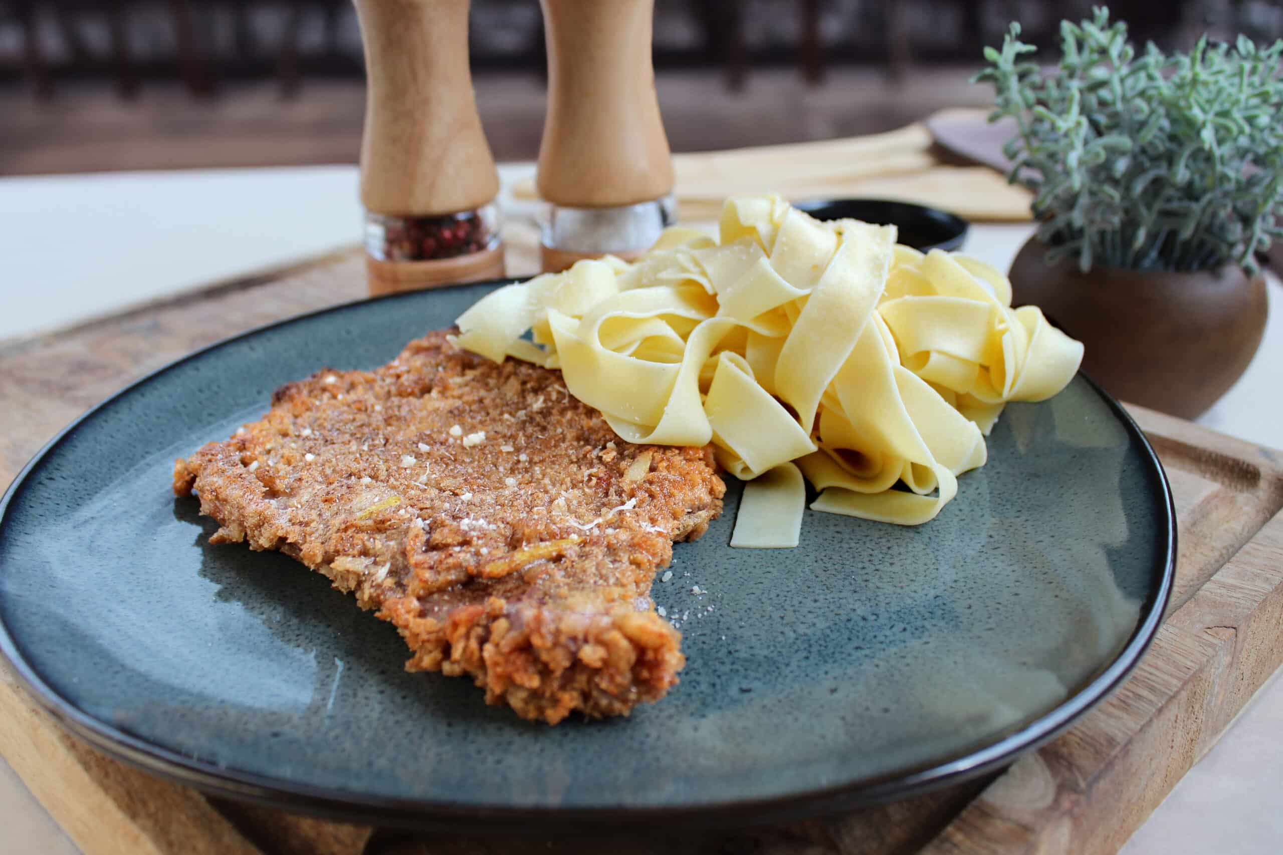 Lire la suite à propos de l’article ESCALOPE DE VEAU PANÉE AU PARMESAN