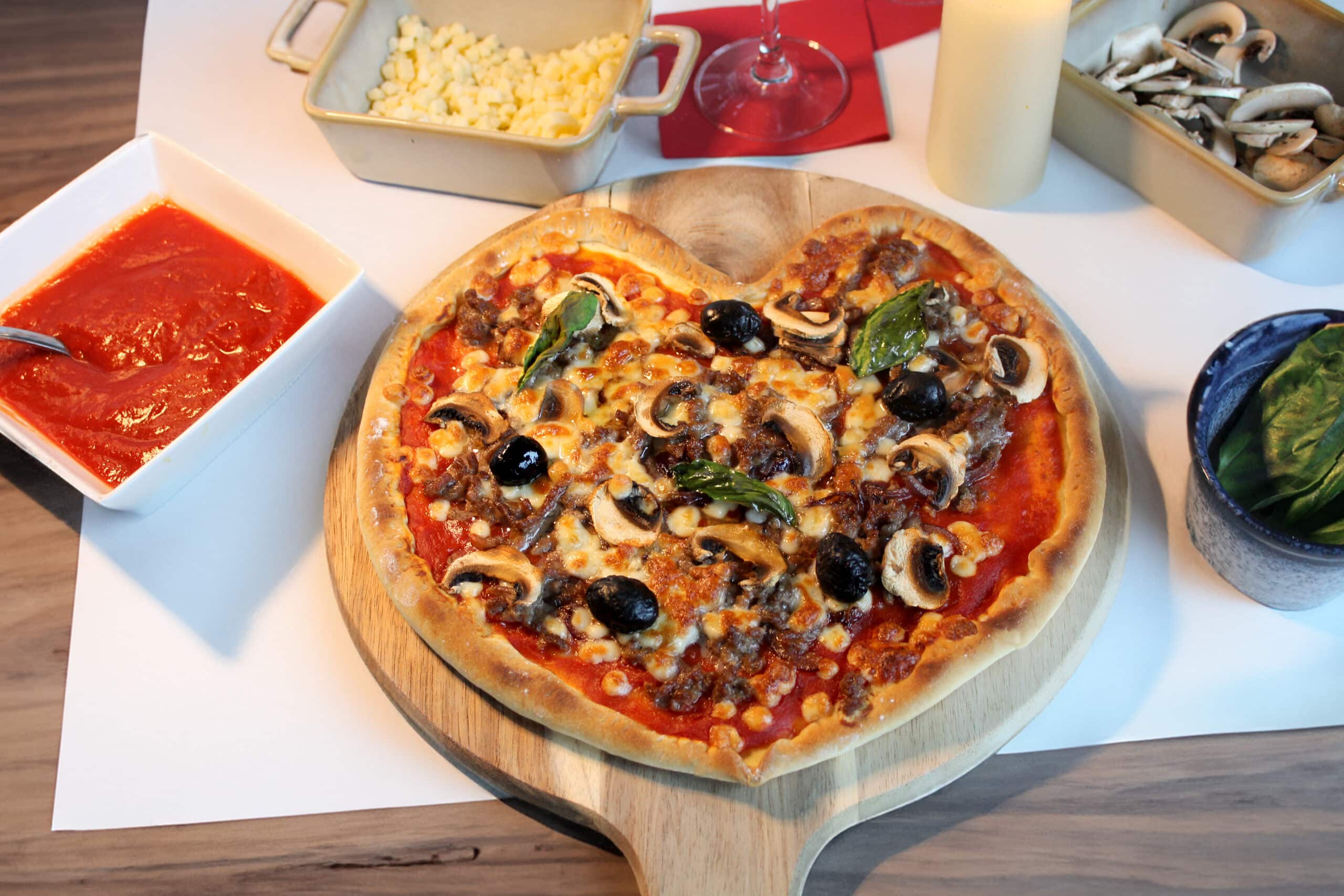 Lire la suite à propos de l’article PIZZA DE LA SAINT-VALENTIN AUX STEAKS HACHÉS ABERDEEN ANGUS VBF